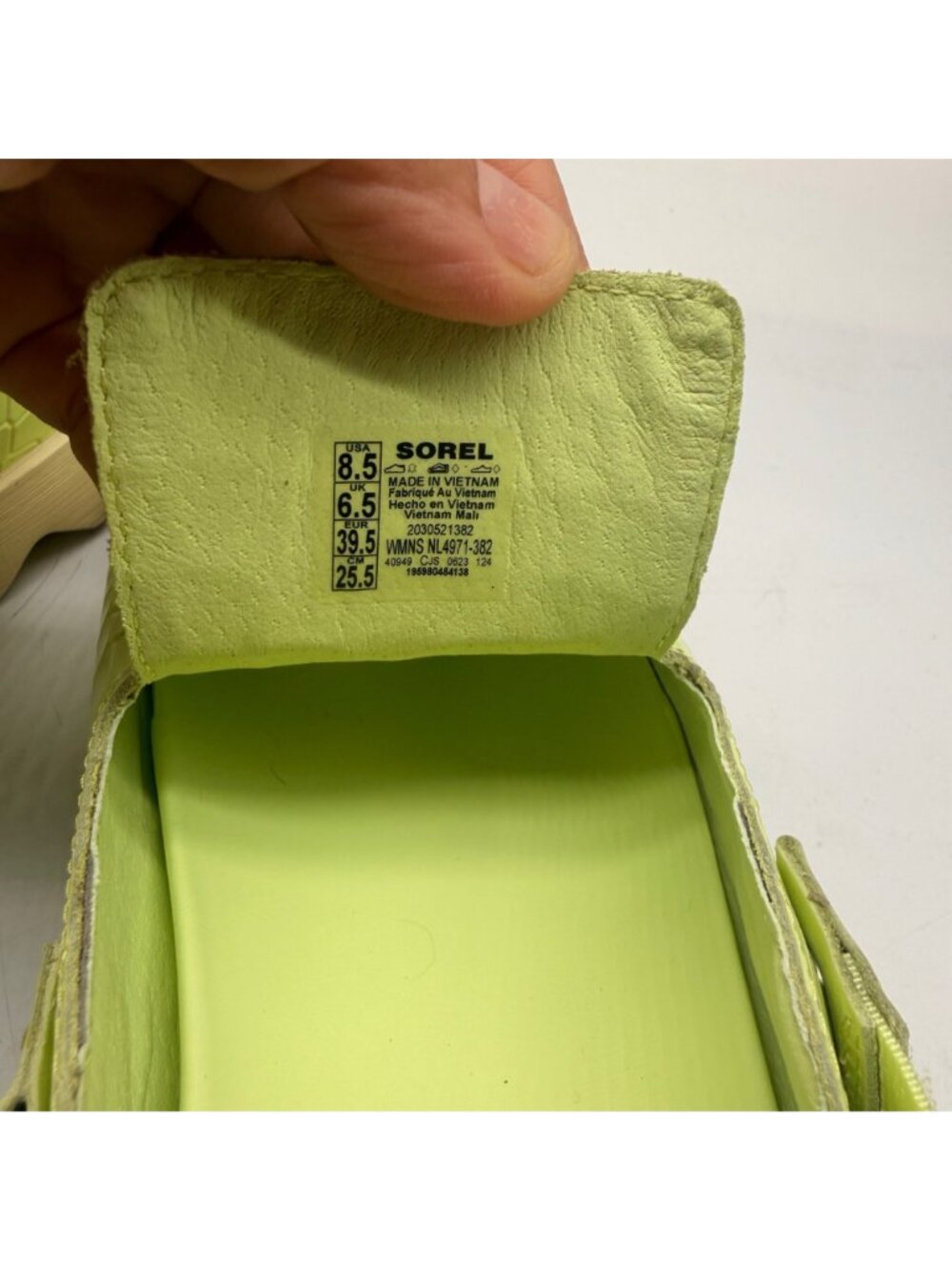Sorel Viibe Croc Embossed Slip On Leather Clogs in Lime Green/White Women's 8.5 - Picture 8 of 10